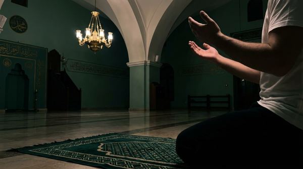 Sholat Taubat: Niat, Tata Cara 2 Rakaat, Doa, dan Waktunya